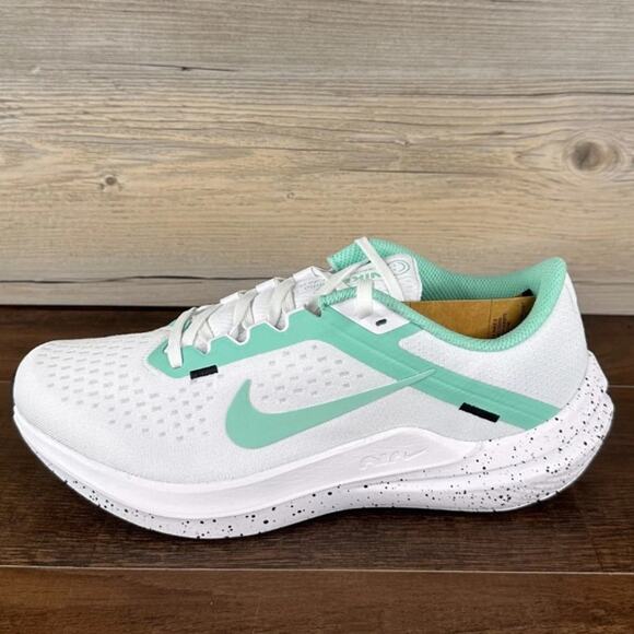 Nike Air Winflo 10 White Black Emerald Rise FN7106 100 Womens Size 7.5 - Picture 1 of 4